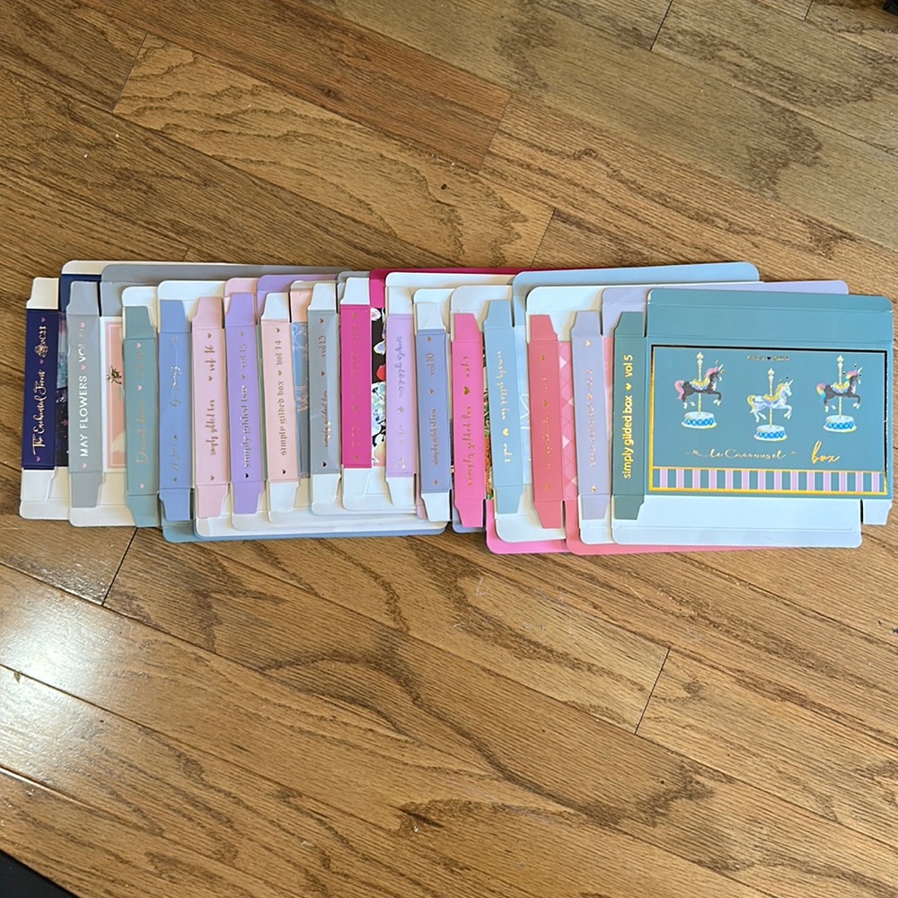 Simply Guilded empty boxes vol 5-19 and vol 21